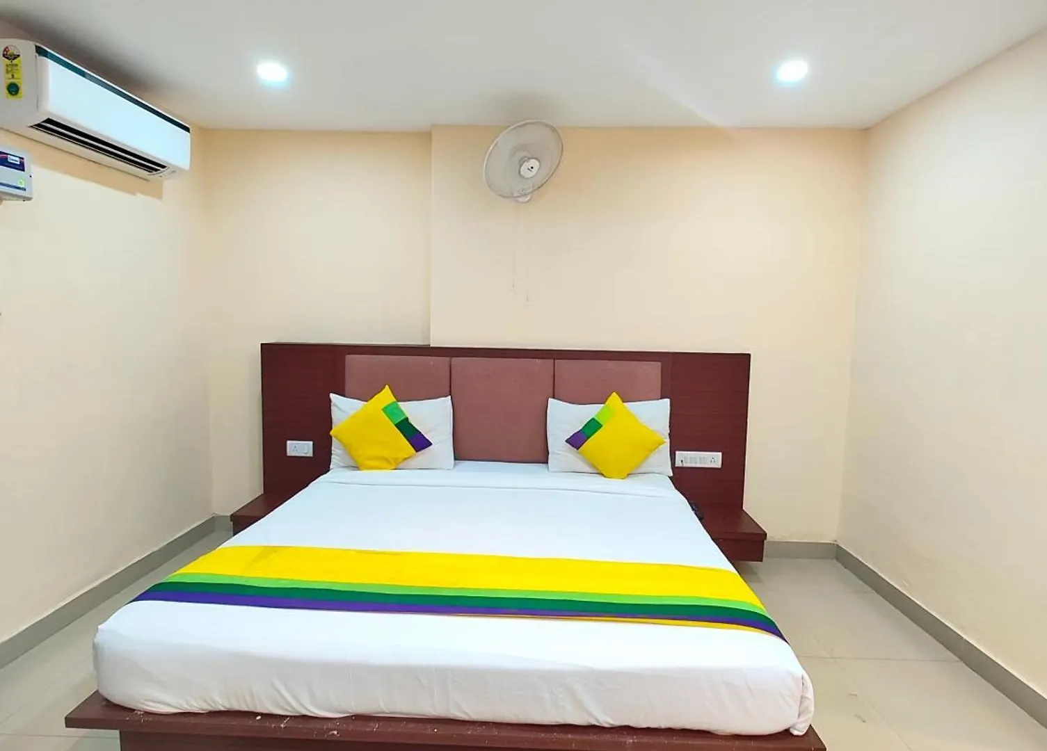 ****  A Premium Hotel Kashi-Grand-Residency Near Shree Kashi Vishwanath Temple And Ganga Arti Dashawamedh Ghat - Best Hotel Benares India