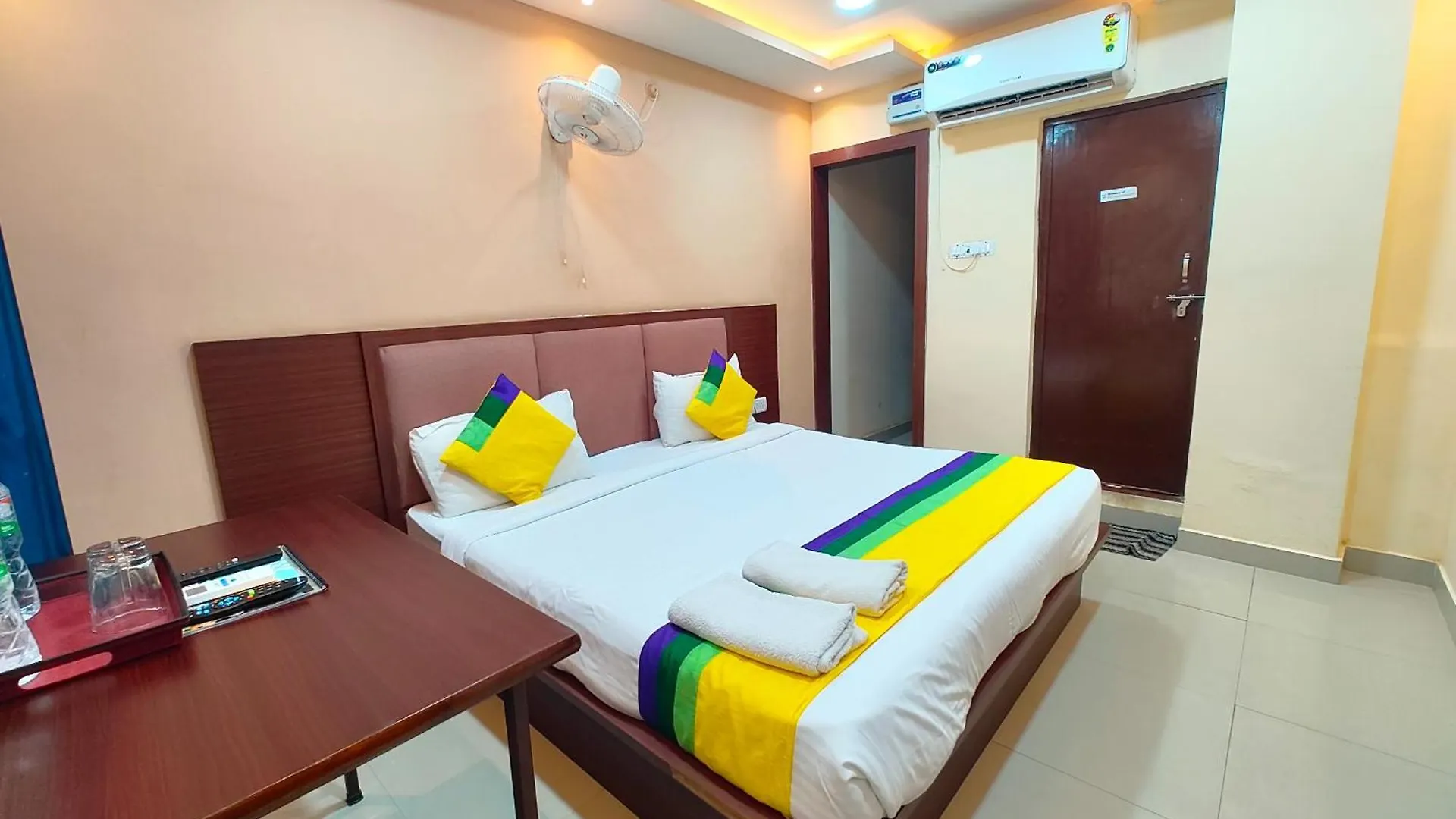 A Premium Hotel Kashi-Grand-Residency Near Shree Kashi Vishwanath Temple And Ganga Arti Dashawamedh Ghat - Best Hotel Benares 4*,