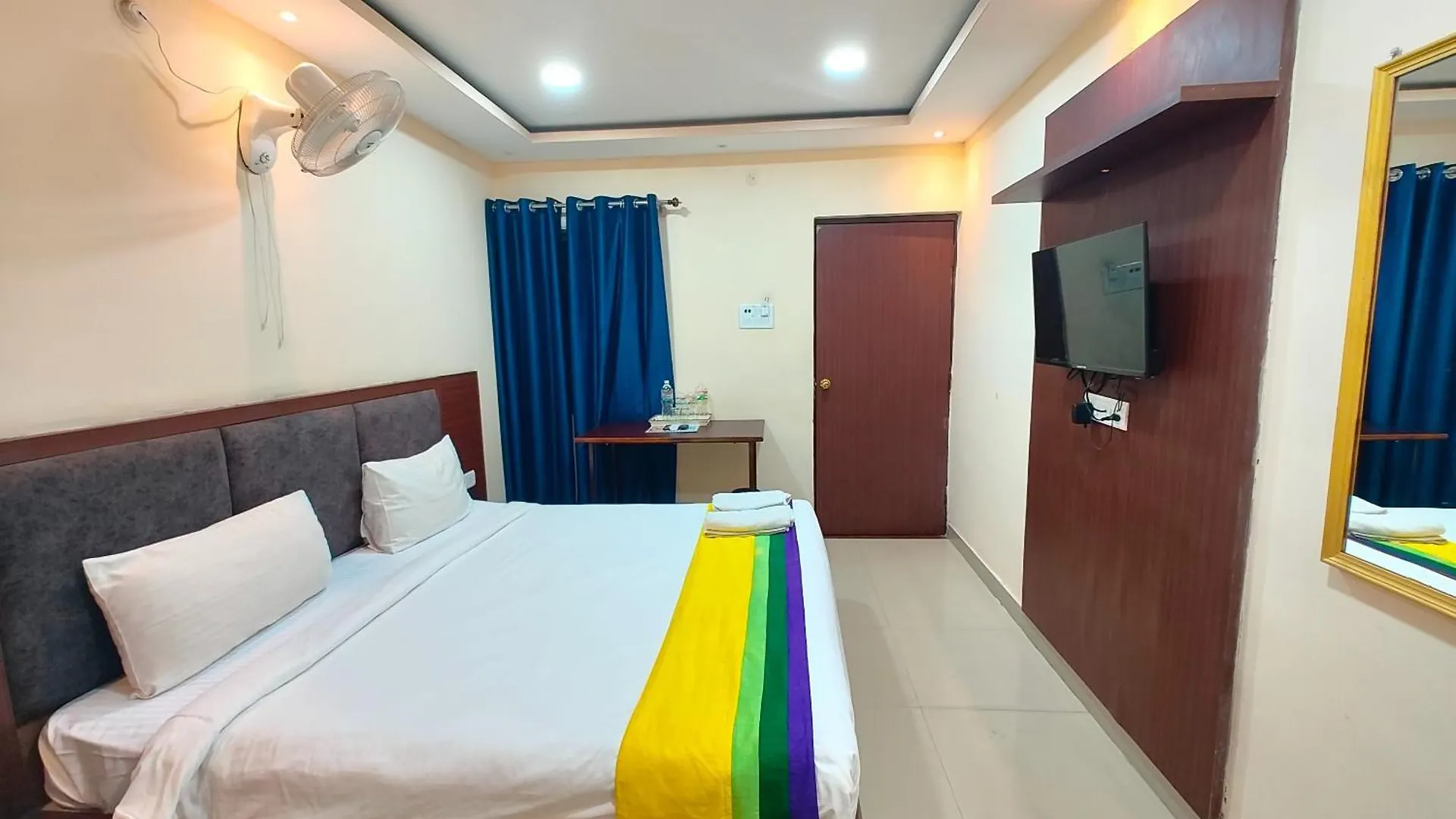 A Premium Hotel Kashi-Grand-Residency Near Shree Kashi Vishwanath Temple And Ganga Arti Dashawamedh Ghat - Best Hotel Benares India