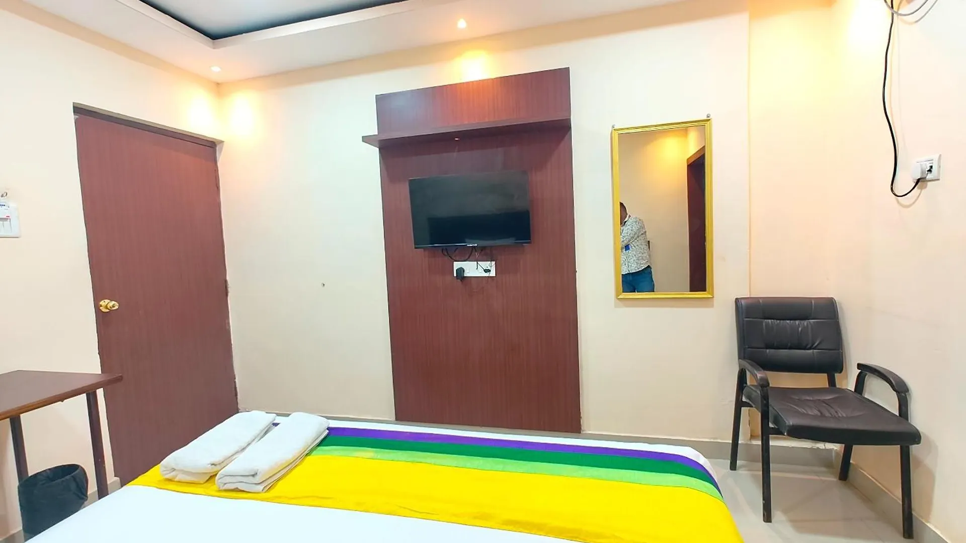 A Premium Hotel Kashi-Grand-Residency Near Shree Kashi Vishwanath Temple And Ganga Arti Dashawamedh Ghat - Best Hotel Benares
